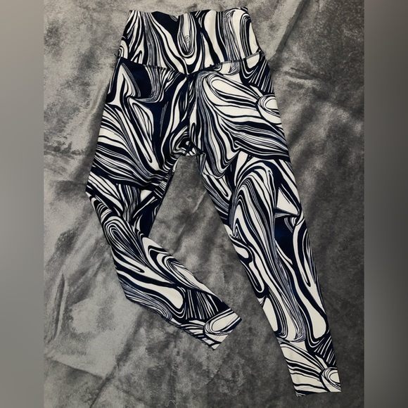 Swirled Workout Set - Picture 5 of 7